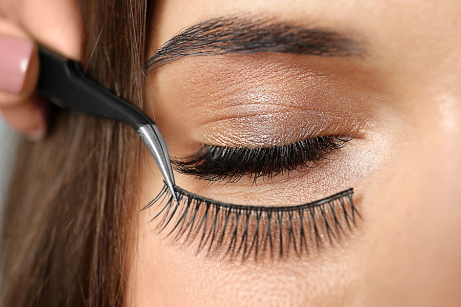 when to throw away your lashes