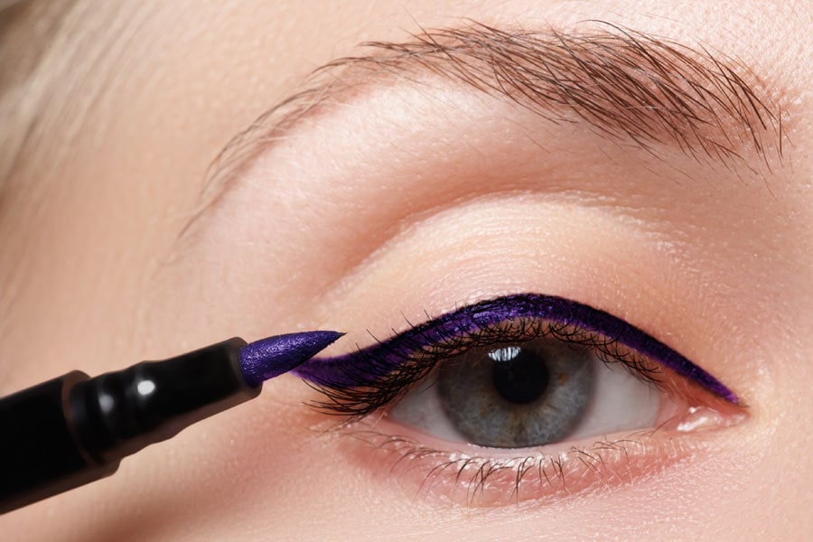draw a dramatic eyeliner on your upper eyelids