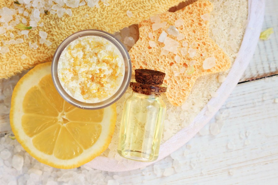 Use a lemon juice scrub to remove fake tan from hands